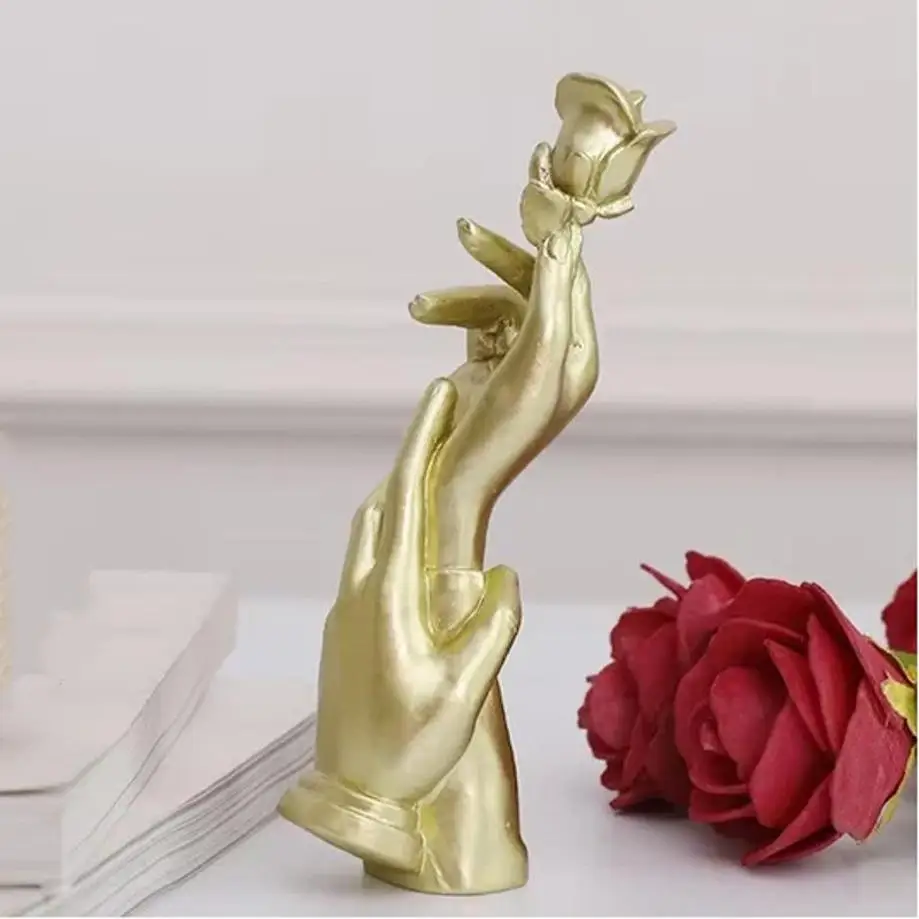 1 Pcs Home Decoration Resin Sculpture Statue Living Room Wine Cabinet Modern Fashion Hand-held Rose Ornaments Golden Crafts Gift