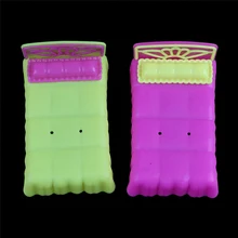 

1pc Dollhouse Miniature Furniture Doll Bed Dollhouse Bedroom Decor Color Randomly for Sister Krissy Dolls Accessories