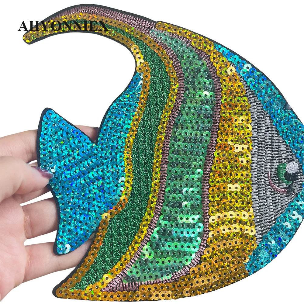 pezzo di toppe per abbigliamento con paillettes ricamate a forma