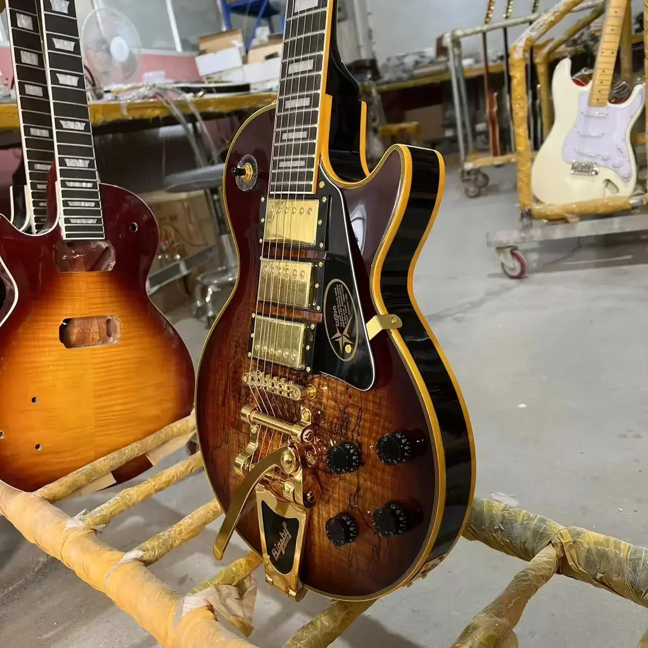 Electric Guitar Mahogany Body Decayed Maple Top Bigsby Tremolo System Gleeson