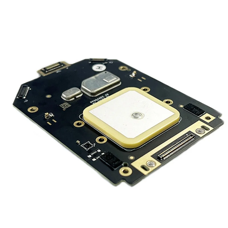 Carte GPS Y43A pour DJI Air 3S installée dans le compartiment du drone, câble ruban connecté