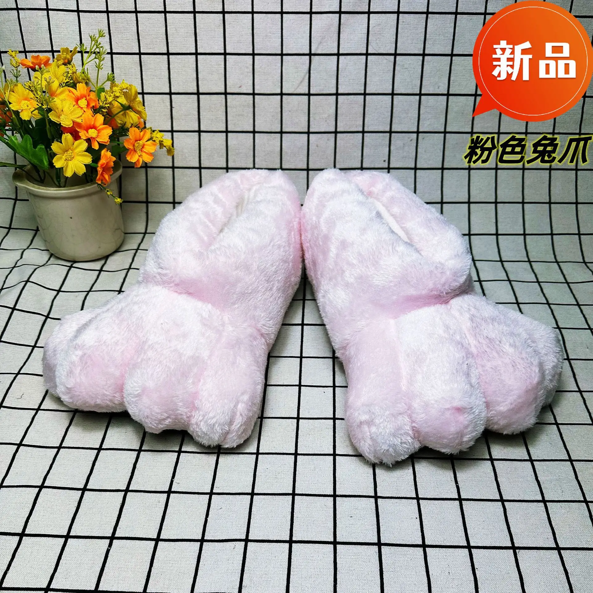Kreative weiße Häschen-Klauen-Schuhe für Damen, 2025, Frühlingsfell-Slides, warme, flauschige Slip-on-Hausschuhe, Damen-Hausschuhe mit Tierpfoten – Detail 10