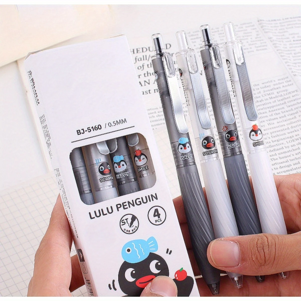 4pcs Black Ink Gel Pen，Penguin Pattern Design with Metal Clip, Smooth Writing, Durable and Comfortable for Office and Study Use 3