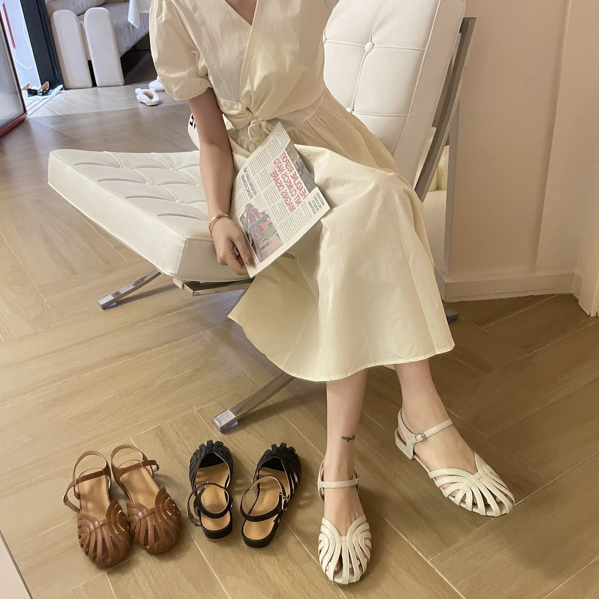 

Roman Sandals Women's Slotted Buckle Strap 2023 New Summer Baotou Hole French Block Heel Women's Shoes