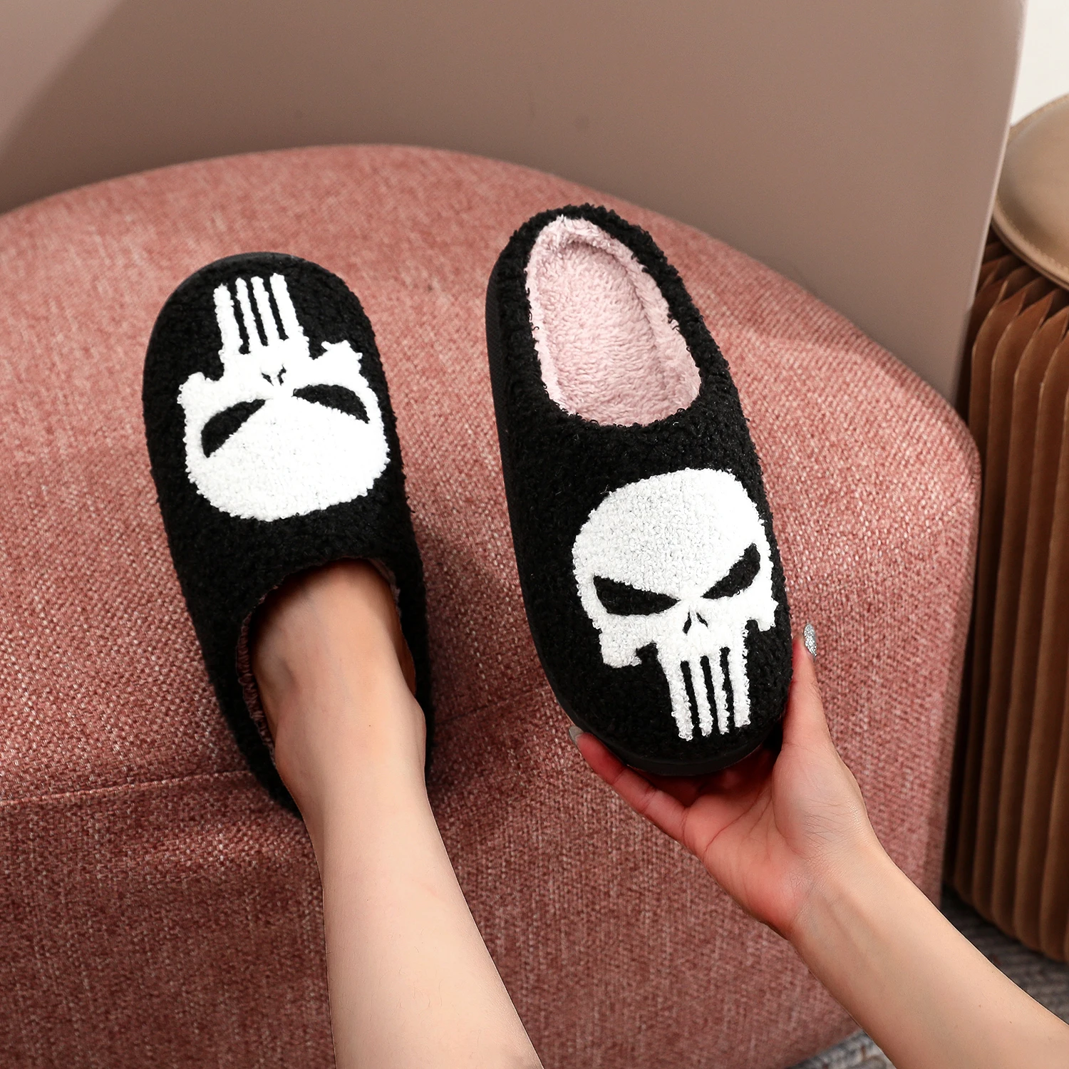 Punisher Skull Pattern fashion Embroidery stuffed Home Platform Cozy Fur Cotton Slippers Personality Warm Non-slip Indoor Slippers Men Women Can Wear Halloween Christmas Gift 4