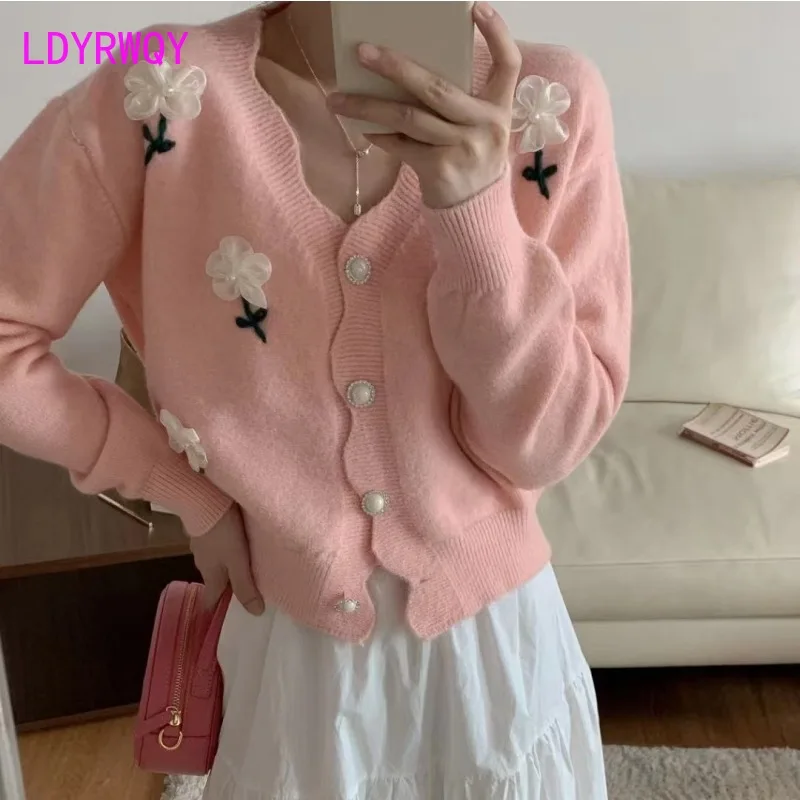 

Korean three-dimensional flower knitted cardigan for women's autumn and winter 2023 new small sweater jacket