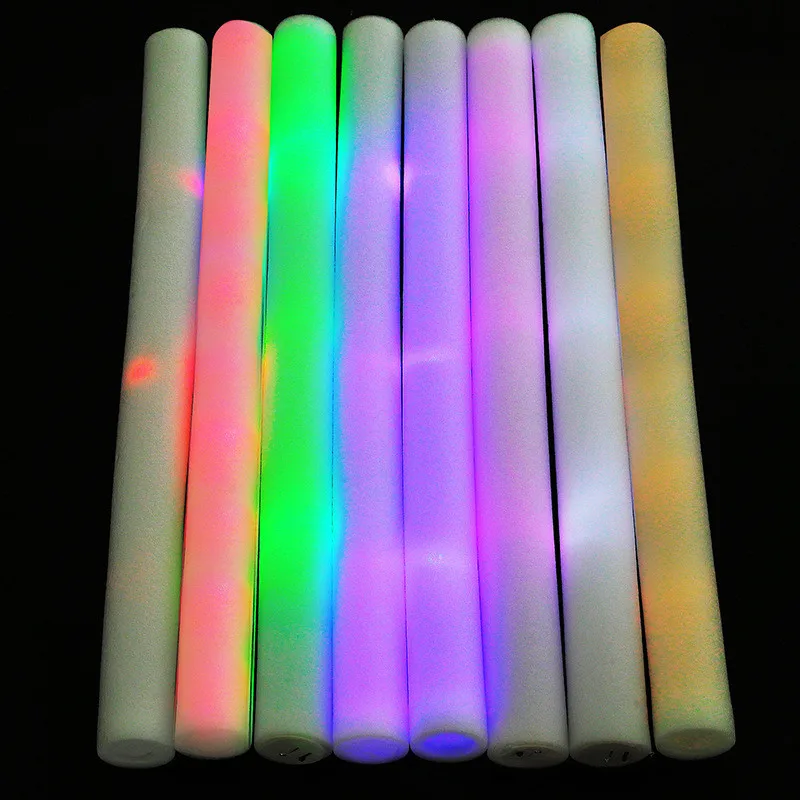 Palitos brillantes a granel 200 barras de espuma LED que brillan en la  oscuridad suministros de fiesta con 3 modos de parpadeo colorido para –  Yaxa Colombia