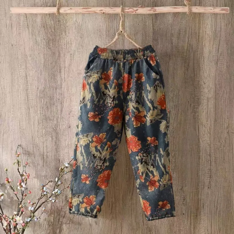 Maple leaf red flower