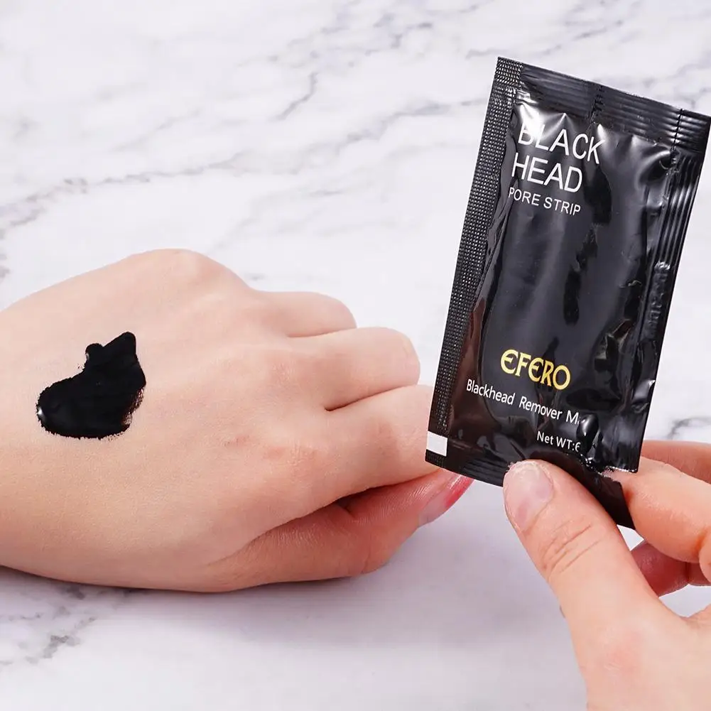 Détail de la couture et des attaches d'un masque réutilisable en tissu, protection lavable et résistante.