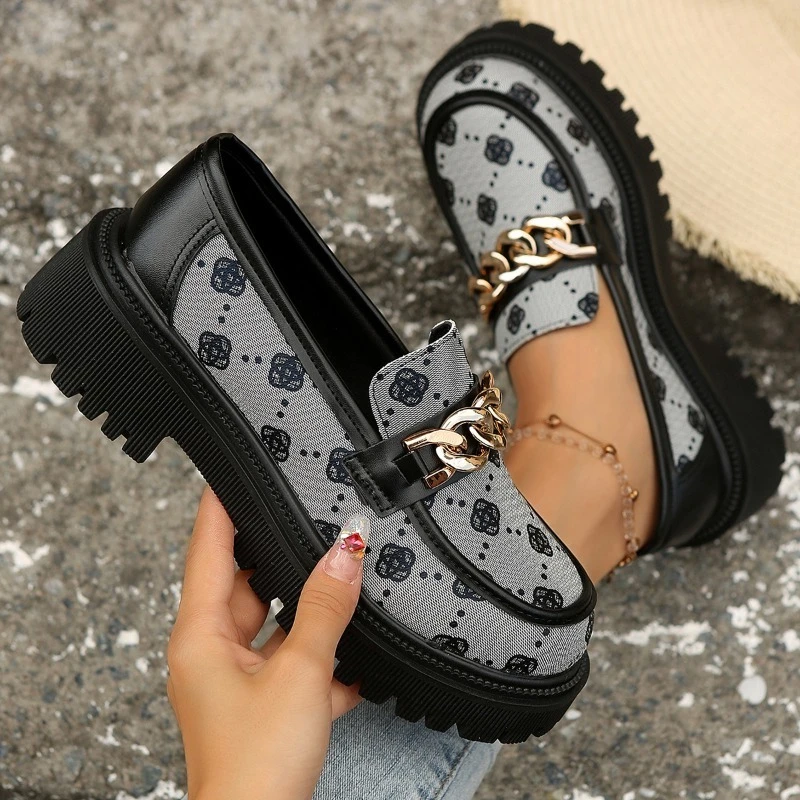 2026 Mid Heels with Thick Heels Retro Women's Leather Trendy British Style Round Toe Floral Pattern Simple Design Women Shoes
