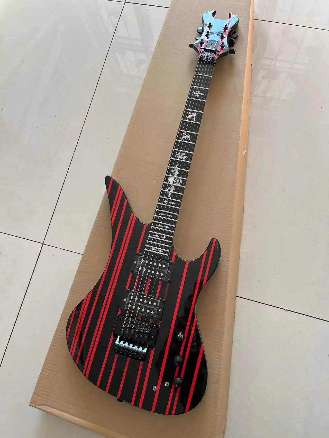 

Research Synyster Gates Custom-S Electric Guitar Gloss Black with Chrome Pinstripe