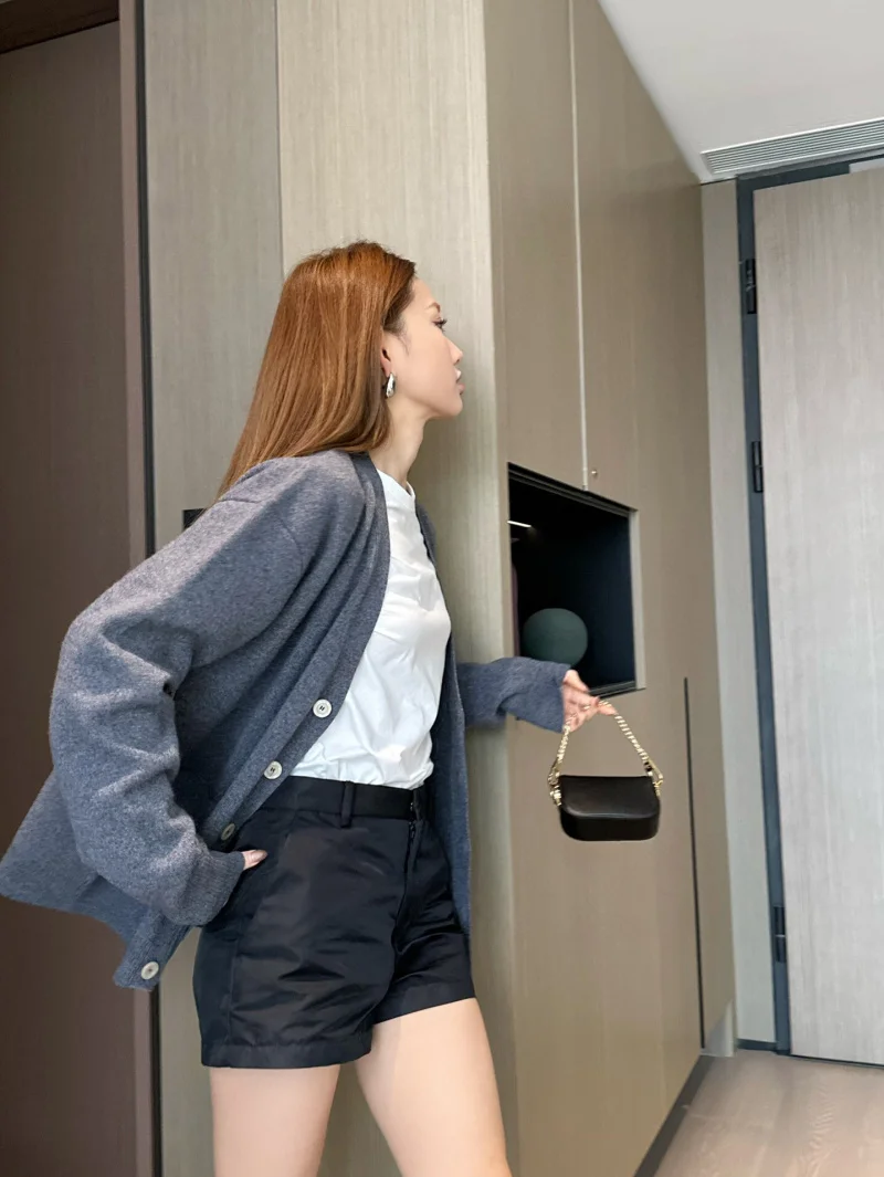 

Korean style girl luxury fashion casual trend temperament versatile commuting low waisted letter embroidered design shorts