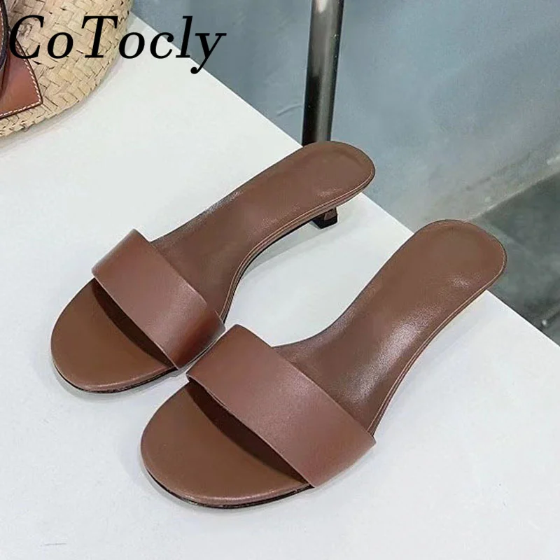 

2024 New Kitten Heel Slippers Woman Open Toe One Strap Slippers Summer Genuine Leather Mules Low Heels Runway Slides Women