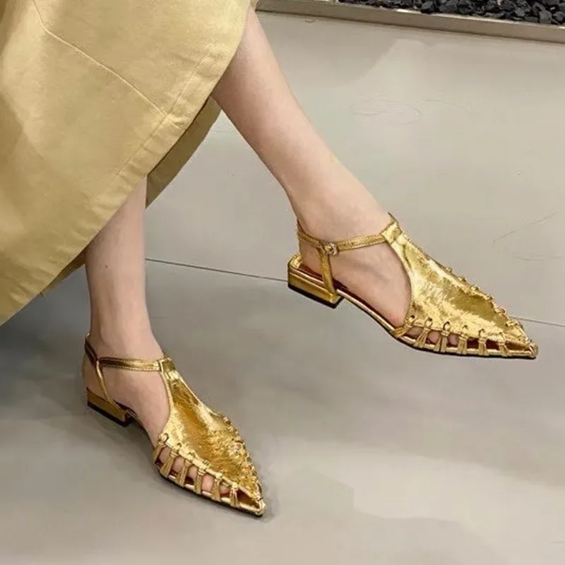 

Женские босоножки с острым носком, на среднем каблуке