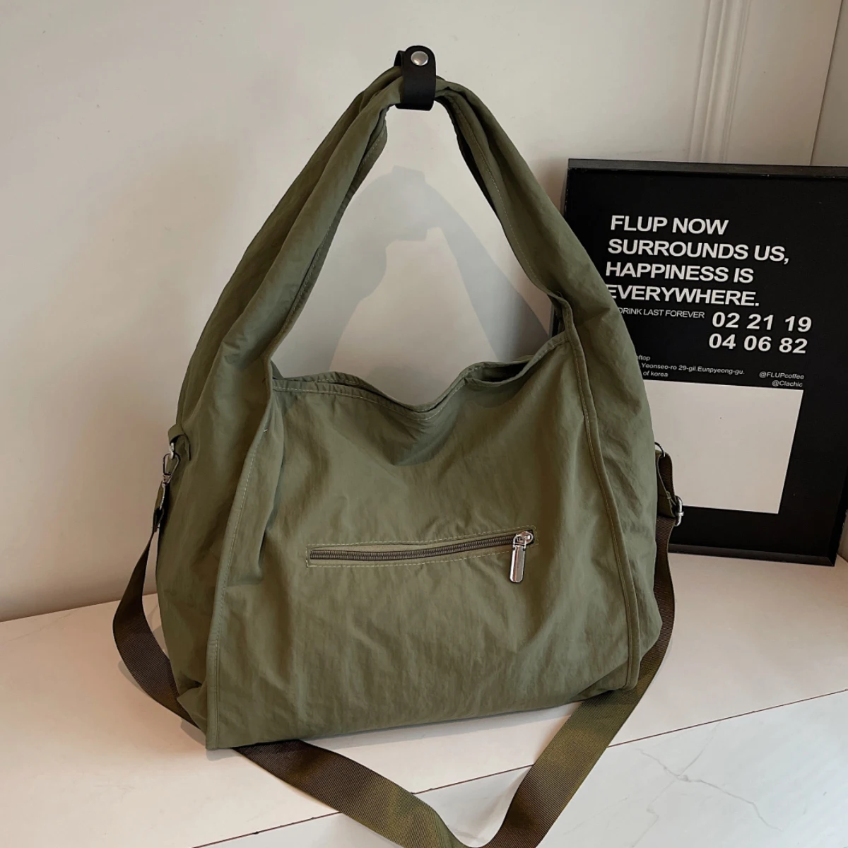 Niche Design Tote Bag for Women 2025 New Canvas Commuter Large-Capacity Shoulder Bag for College Students, Versatile for Classes, Shopping, and Vacations