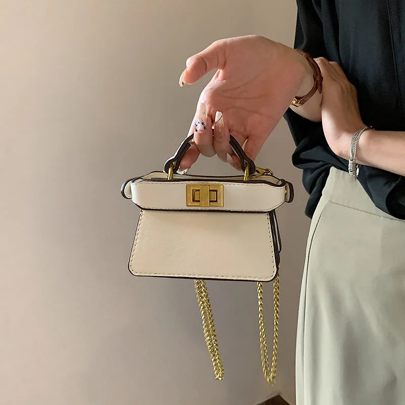 

2024 new catwalk style star's same style double-sided lock portable diagonal chain lipstick bag backpack coin purse cosmetic bag