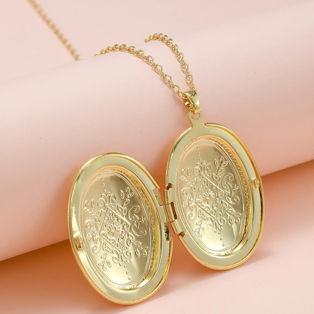 New Oval Carved Necklace Romantic Vintage Jewelry Pendant Keepsake Collar For Women Men