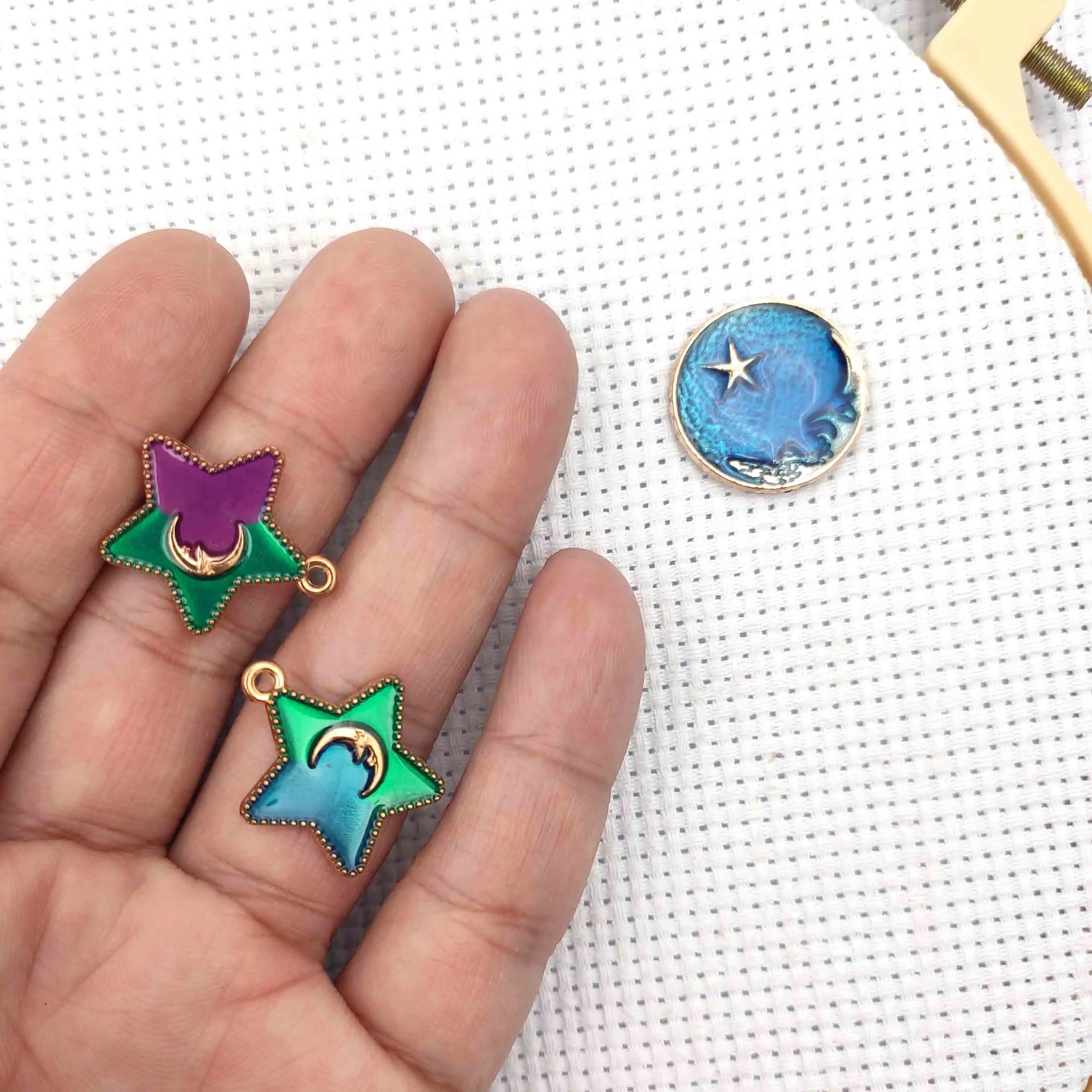 Magnetic Needle Minder for Cross Stitch Classic Moon Sewing Magnet Needle Keeper Finder Embroidery Accessories Needle Nanny Gift