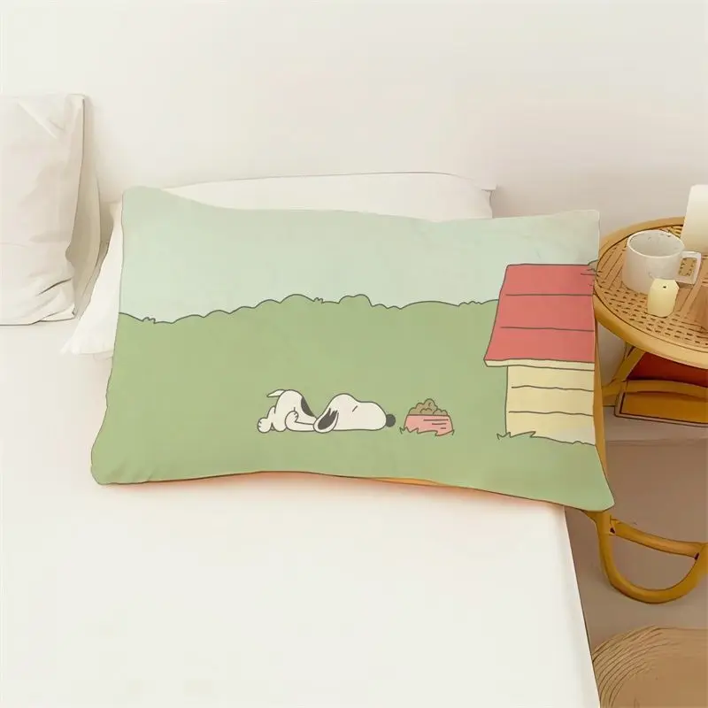 thumbnail image 1 of Funda de almohada de una sola cara con dibujos animados de Snoopy, Woodstock y Charlie Brown, ropa de cama creativa para estudiantes y niños al por mayor, 1 of 5