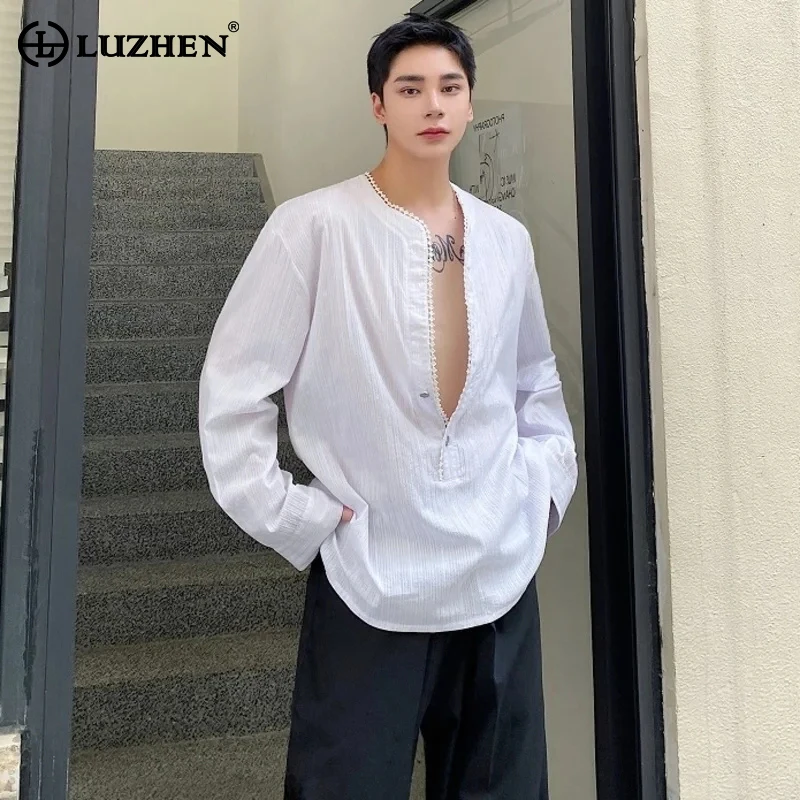 

LUZHEN весенние модные элегантные мужские рубашки с длинным рукавом 2024 новые модные кружевные мужские однотонные Топы в праздничном стиле с V-образным вырезом 44a123