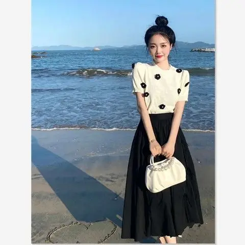 

Three-dimensional Flower Short-sleeved Sweater Half-length Gauze Skirt Two-piece Set Sweet Little Fragrance Suit Women