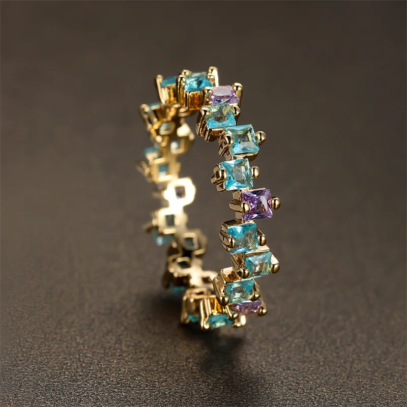 Exquisite Luxury Crystal Zircon Engagement Ring in Yellow Gold