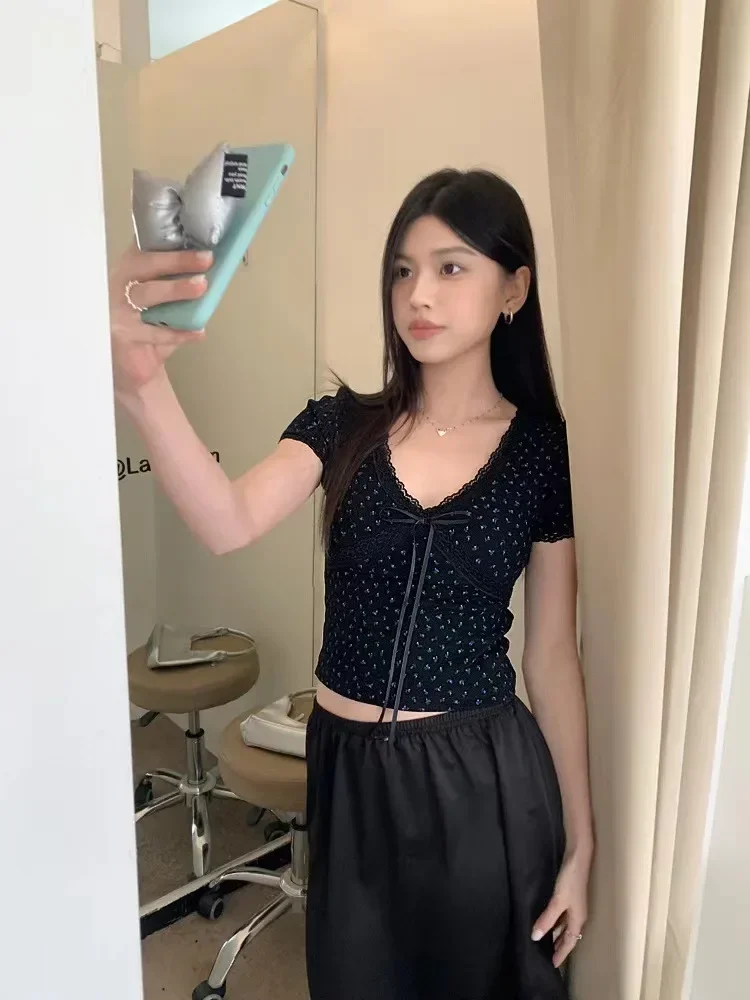 Women's Vintage Lace Bow Crop T-Shirt