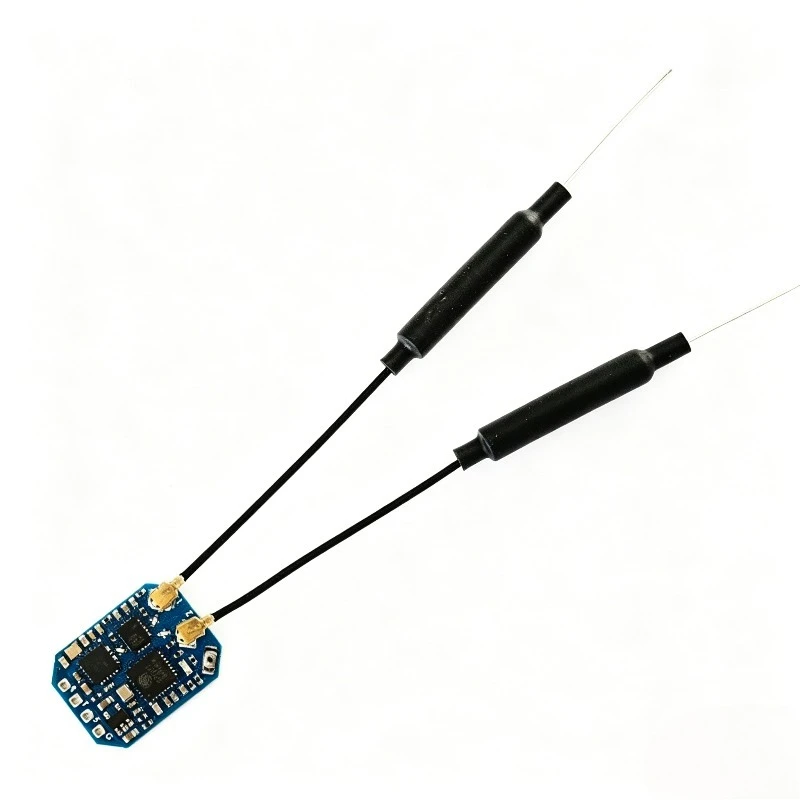 Récepteur MATEKSYS ELRS-R24-D installé sur un drone FPV, prêt pour l'utilisation en course ou freestyle