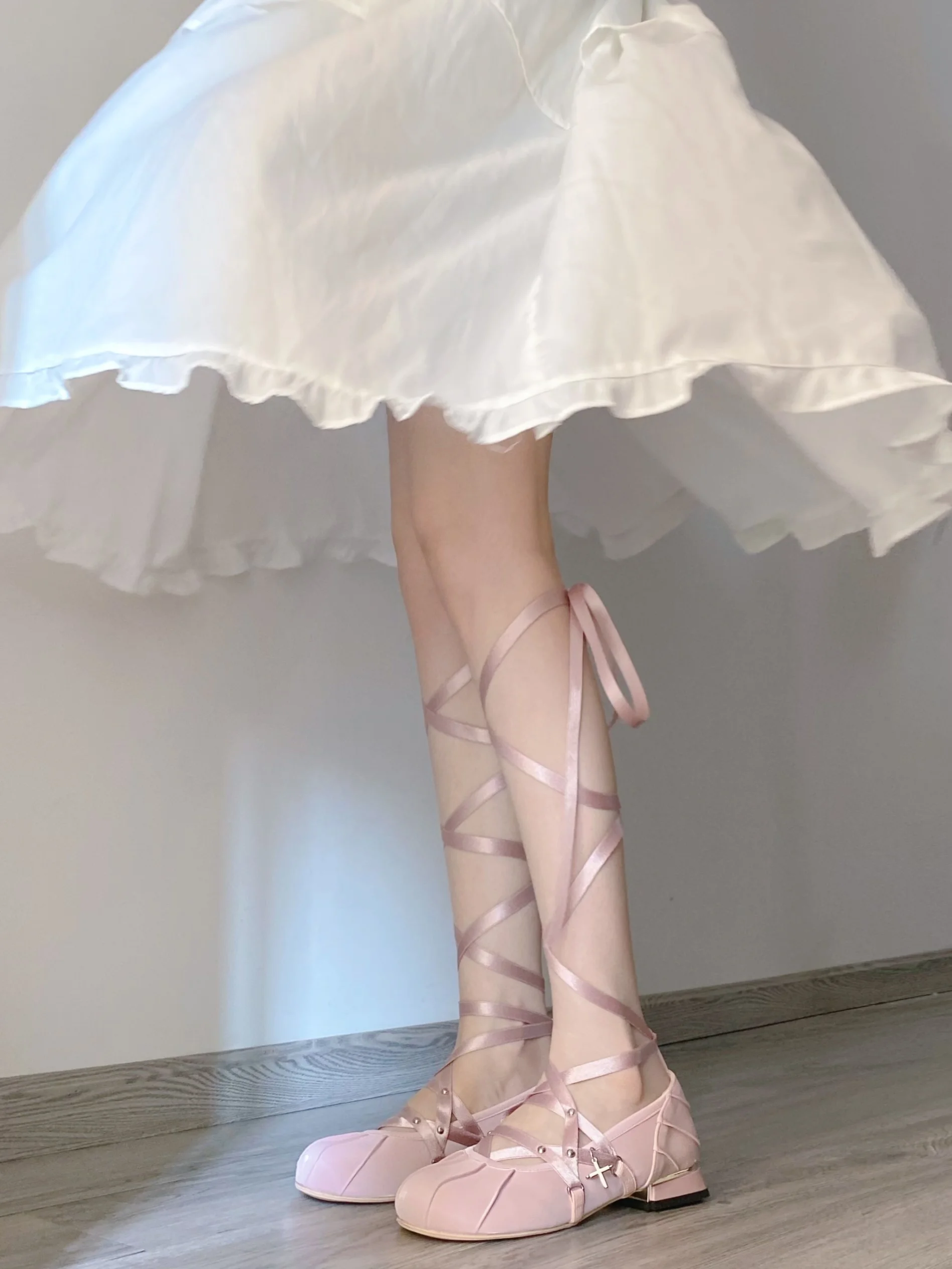 

2023 NEW Classic Silk Ballet Shoes Lace Up Lolita Young Girl Ballet Shoes Women Bowtie Thick Heel Elegant Valentine Shoes