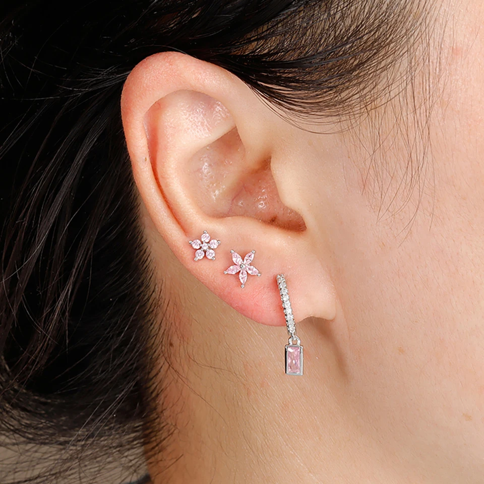 Orecchino a perno quadrato minuscolo, piercing all'elice in argento sterling, orecchino minimalista per cartilagine, perno in argento da 2,5 mm, perno placcato oro, orecchino con retro piatto - Italia