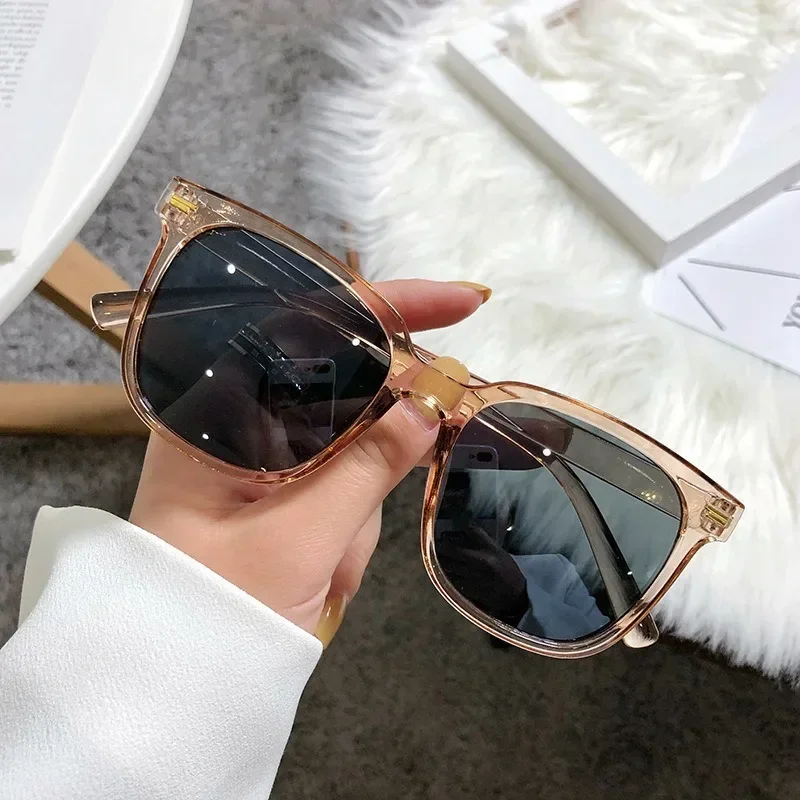 

New square frame sunglasses female network red with the same street shot driving sunglasses male fashion sunblock glasses