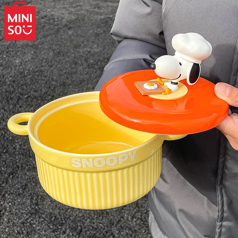 

Керамическая миска Miniso Snoopy, миска для супа с двумя ушками и крышкой, миска для лапши быстрого приготовления для школы и офиса, легкая в уходе большая миска для супа