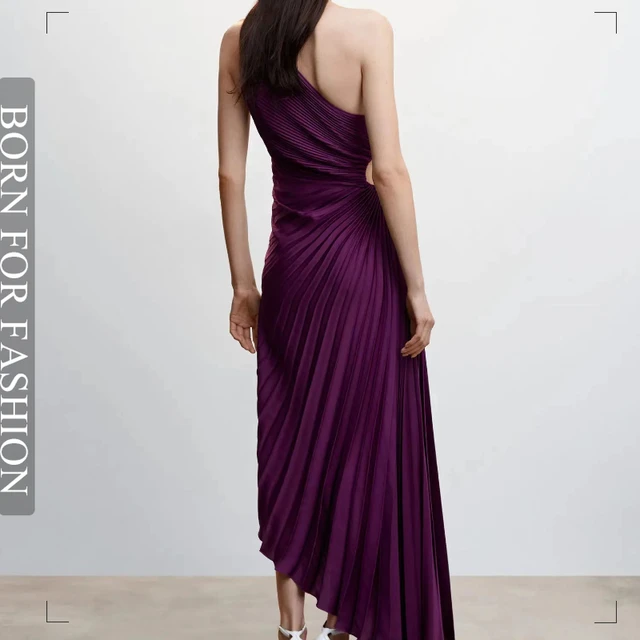 스타일리시하고 세련된 여름 의상 - 여성용 화이트 프릴 플리츠 맥시 드레스