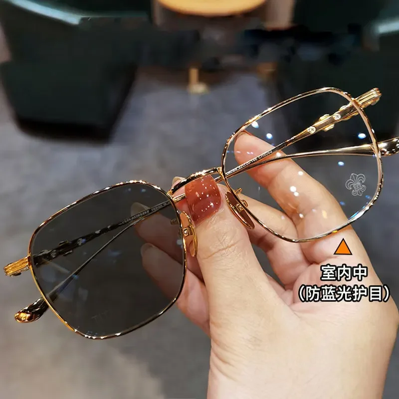 0 ~ -4,0 Photochrome Myopie-Brille, ultraleichte Brille mit Metallrahmen, Anti-Blaulicht-Myopie-Brille, klare Brille, großer Rahmen – Detail 7