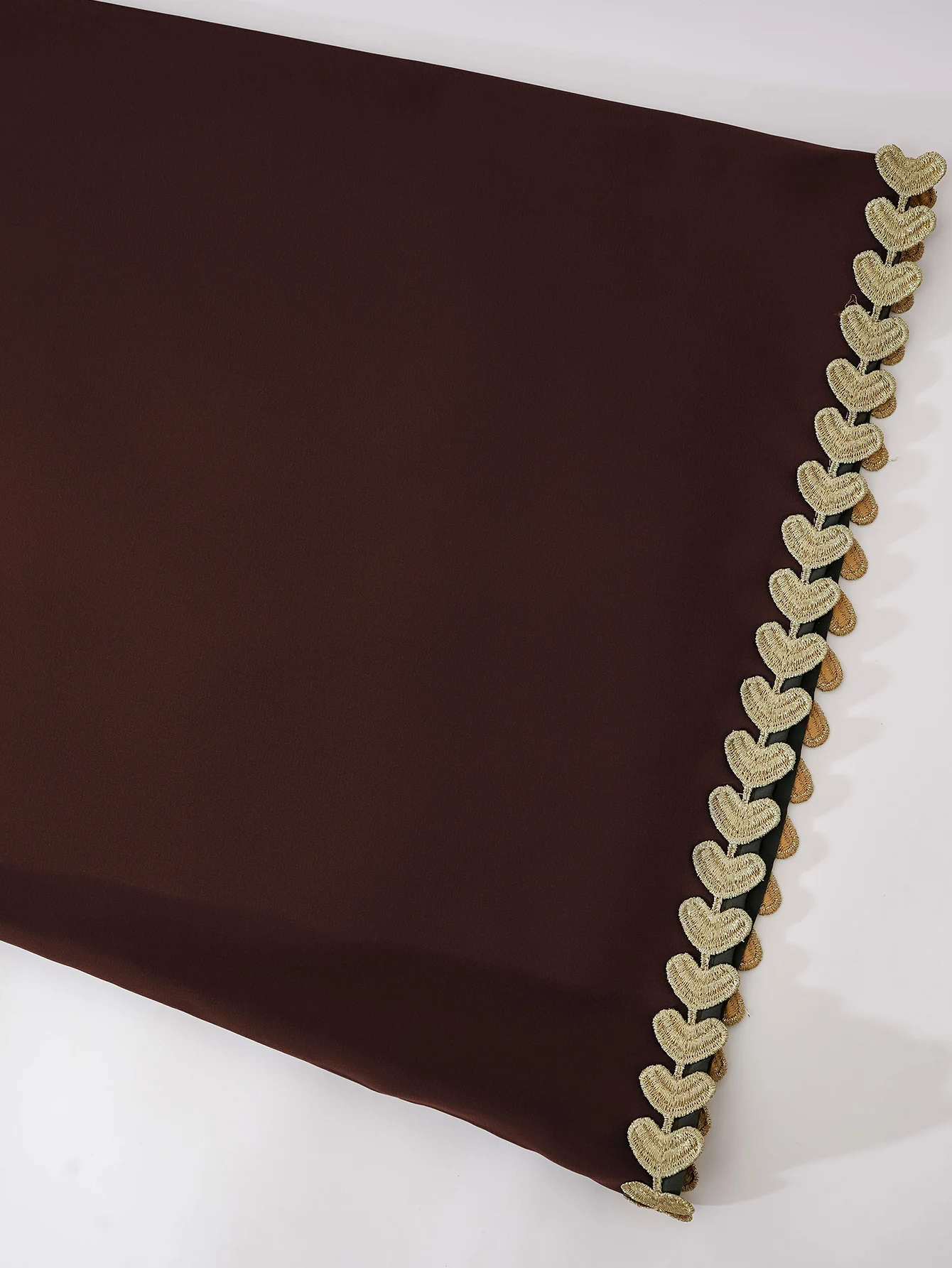 عباية إسلامية بنية للنساء المسلمات مع زخارف على شك...