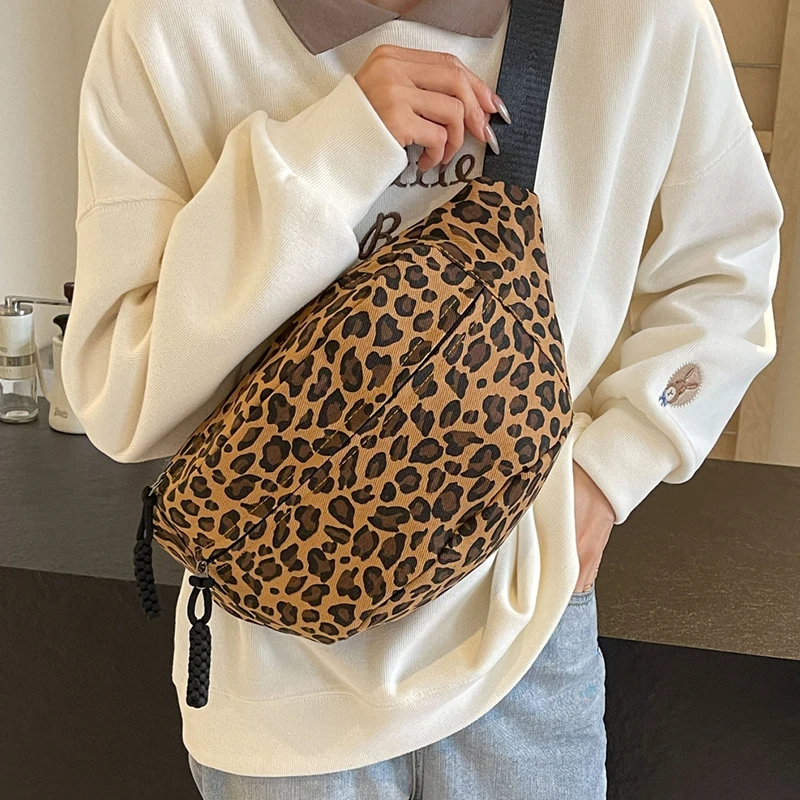 Women's waist bag, vintage chest bag with adjustable shoulder straps, diagonal cross bag, suitable for travel and daily use