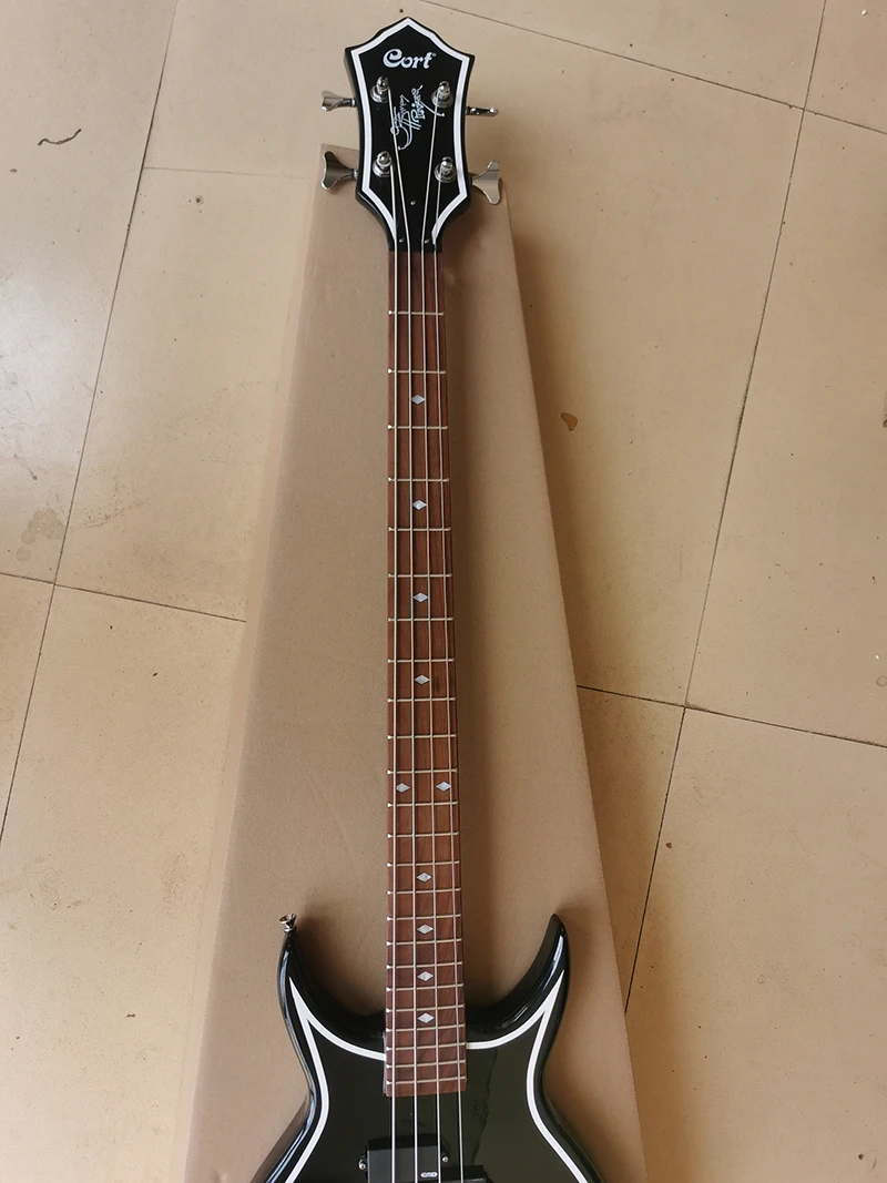 

High quality Black Peach shape 4stringBASS, crot signature, in stock, fast delivery, support for customization