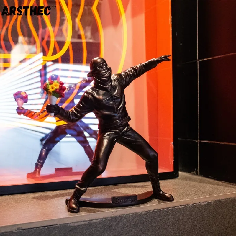 彫刻・オブジェ Banksy FLOWER BOMBER (RED FLOWER w/BLACK Banksy Sculpture Large Boutique GK Resin Figure Flower