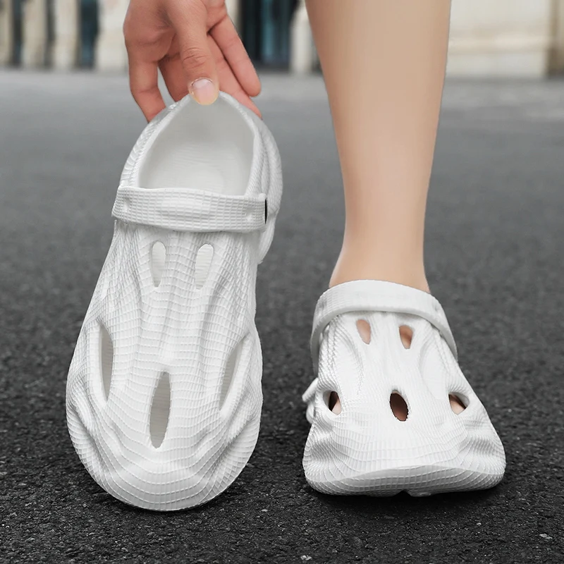 Novelty Hot Sale Garden Shoes for Women Mens Sandals EVA Lightweight Beach Clogs Summer Beach Zapatos Hombre for Men and Women