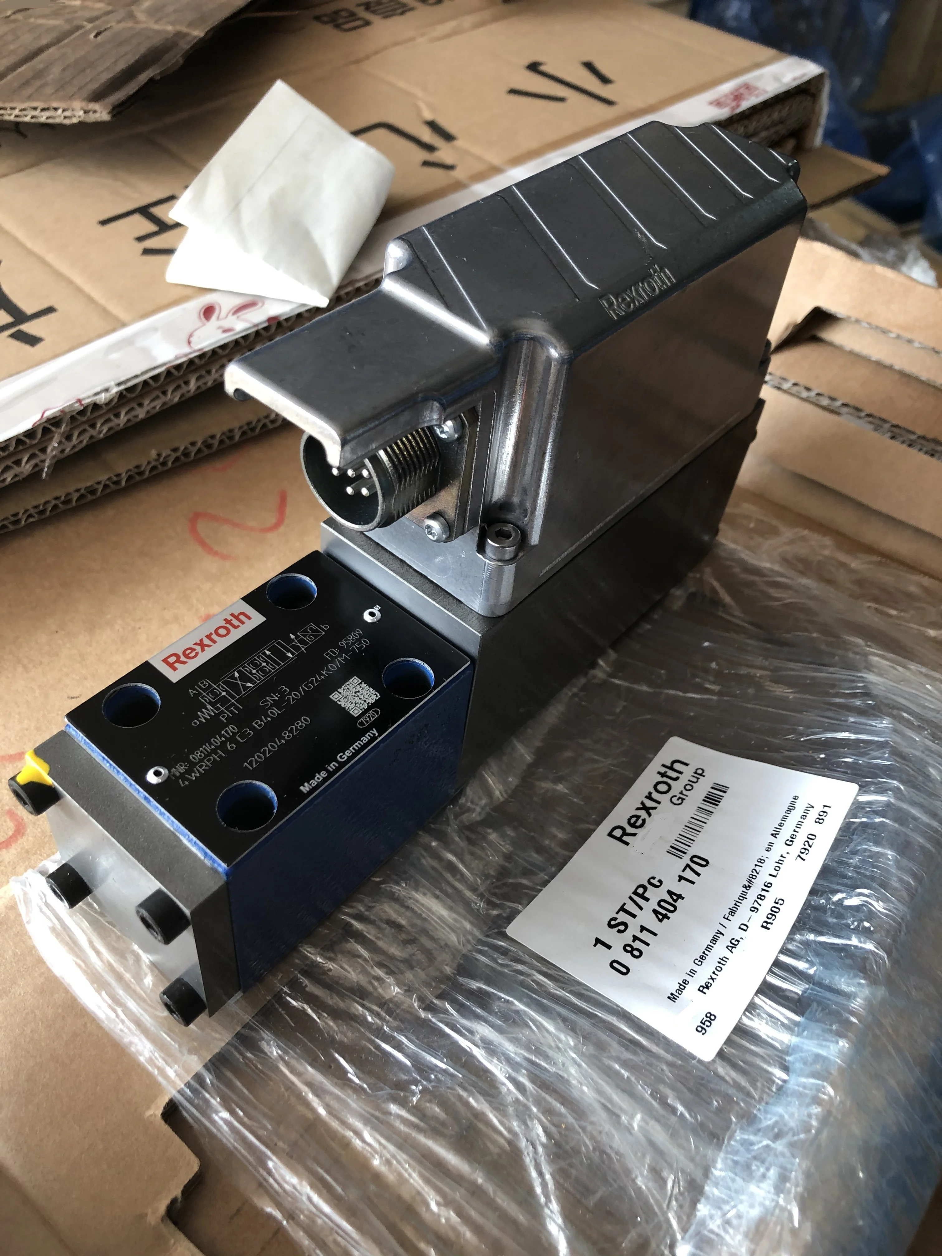 

Rexroth Proportional valve MNR:0811404170 4WRPH 6 C3 B40L-20/G24K0/M-750 4WRPH6C3B40L-20/G24K0/M-750 Hydraulic valve NEW