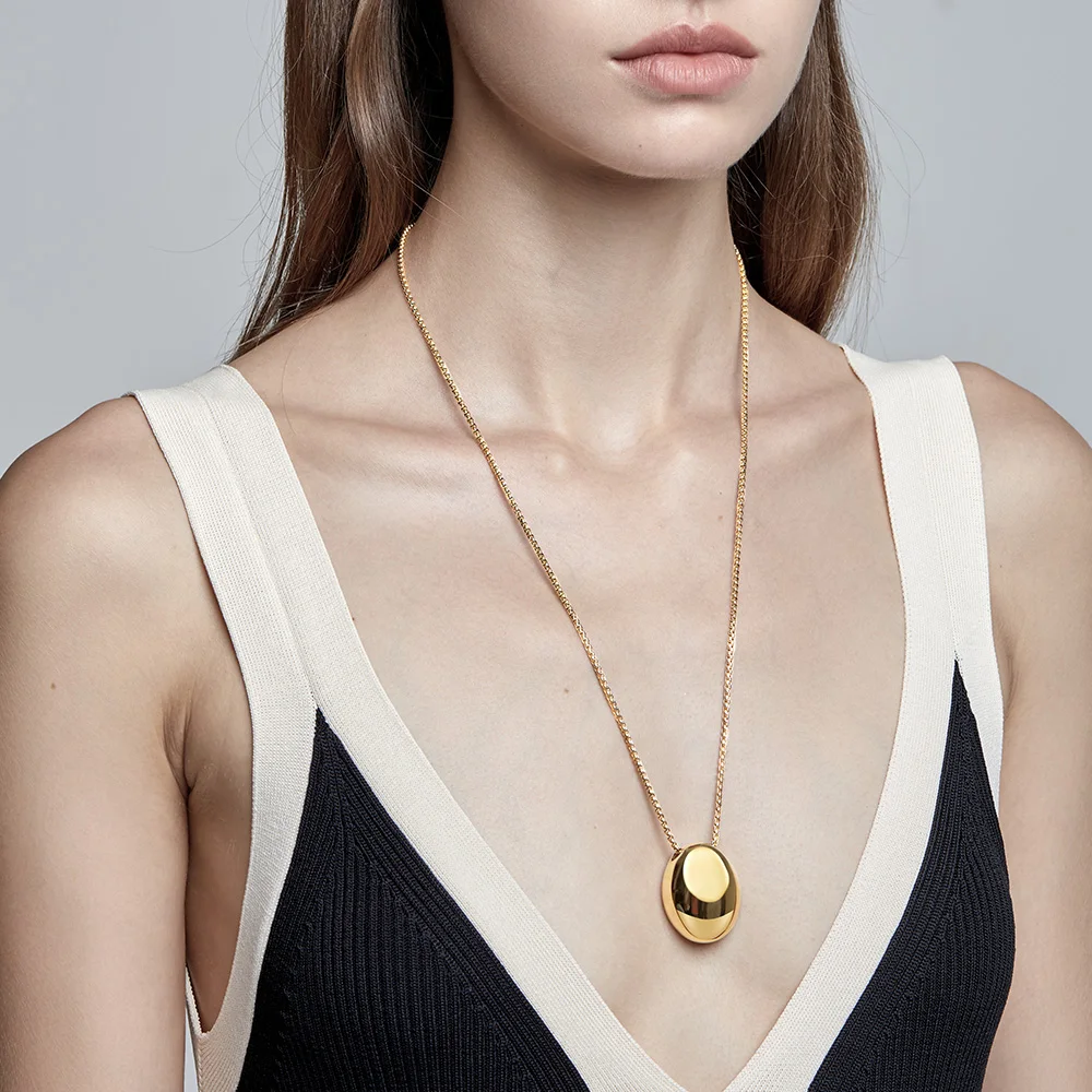 

LILIFLOR High Quality 18K Gold Plated Stainless Steel Jewelry Square Pearl Chain Glossy Oval Hollow Pendant Necklaces P213266
