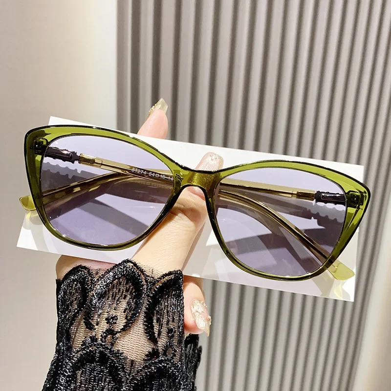 Blue Light Blocking Cat Eye Glasses - Photochromic Eyewear