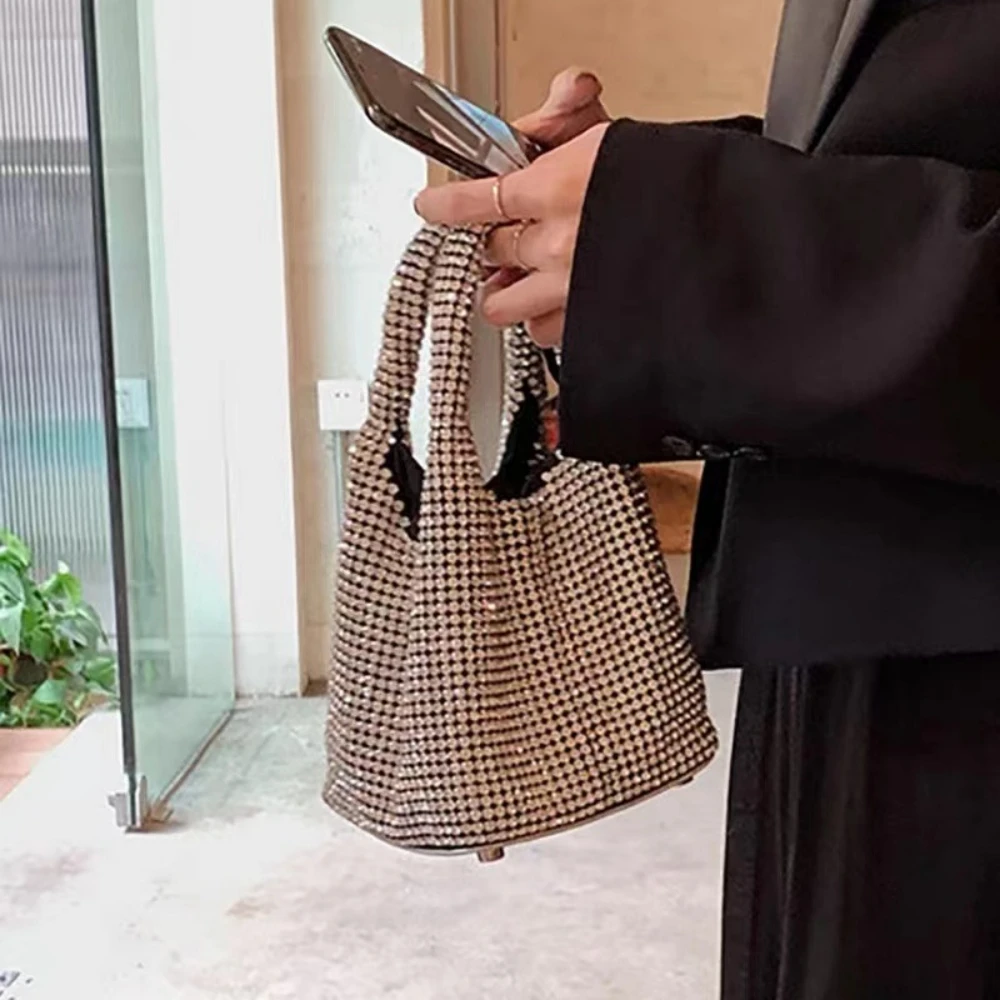 

Diamond Bucket Bag With Handle Luxury Designer Chain Bag Daily Versatile Crossbody Bags Fashion Simple Evening Clutch Bags Women