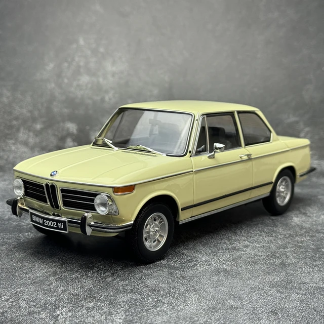 KYOSHO 1:18 2002 tii car model classic car collection display gift