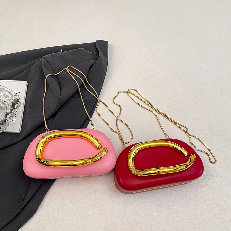 Damen Leder-Umhängetasche mit Kette und Metalldekoration, Abendtasche, Handtasche, Schulter-Clutch für Abendessen – Detail 16