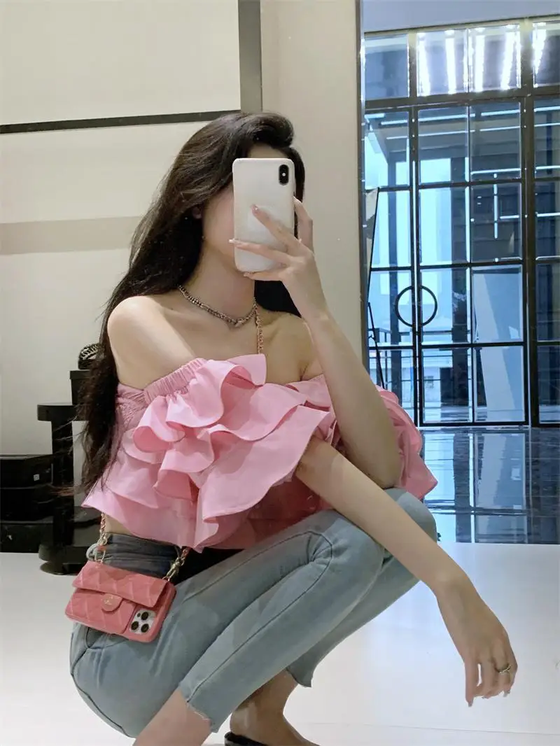 Blusa coreana con hombros descubiertos para mujer, blusa corta con volantes apilados, camisa de diseñador de verano de manga corta de gasa sexy, nueva