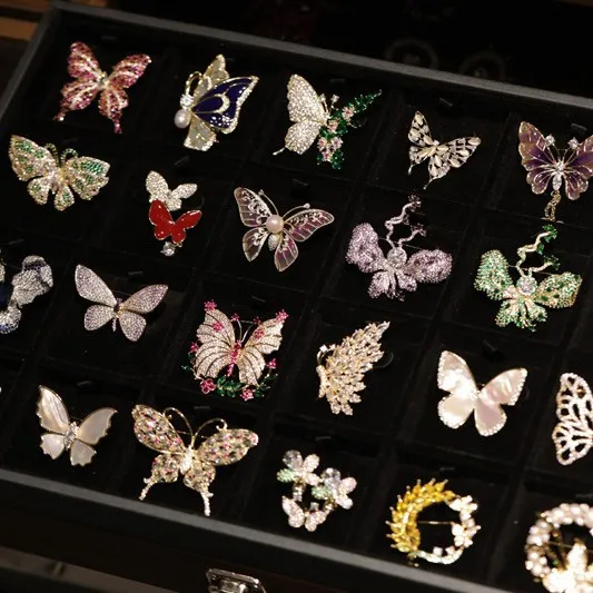 春の新エレガントな蝶のブローチ女性ライト高級重工業マイクロ象嵌