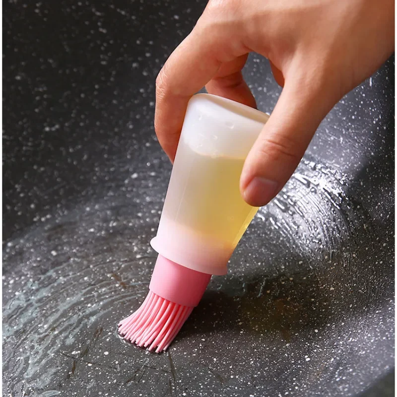 Barbecue Oil Brush Oil Dispenser with Brush High Temperature Resistant Silicone Seasoning Bottle Kitchen Baking Gadgets,oil sprayer,oil brush,silicone basting brush,oil bottle brush