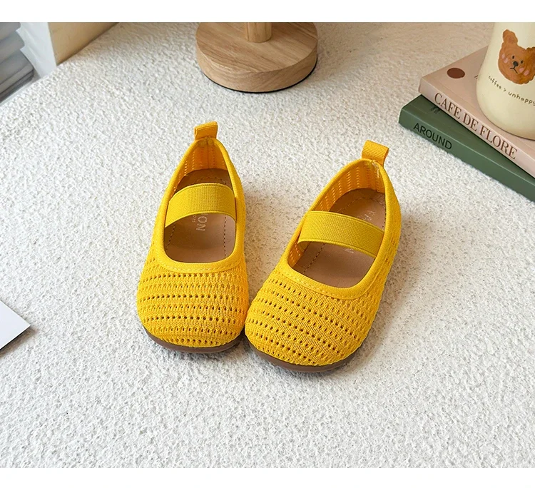 2025 الفتيات حذاء مسطح الانزلاق على لينة وحيد الاطفال نسج الأحذية تنفس جوفاء التدريجي الصيف جديد الأطفال حذاء كاجوال بلون