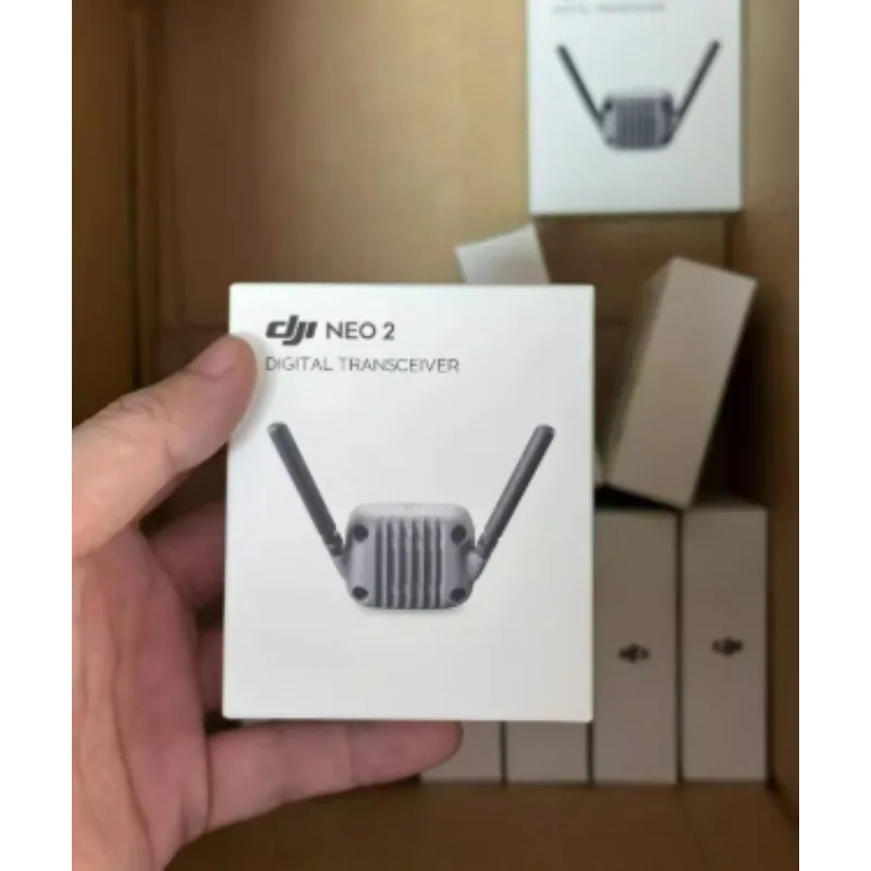 Module transmission image DJI Neo 2 posé sur une surface blanche, prêt à être fixé sur le drone.